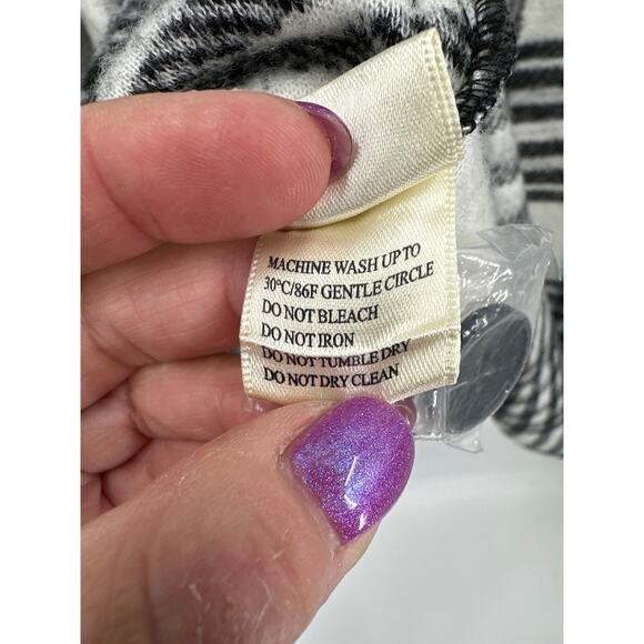 Dylan Claire Coat in Black & White Plaid Mid-length rounded hemline Size large - Picture 7 of 7